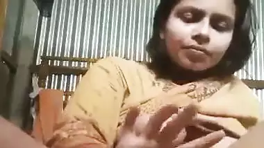 Indian lady masturbating MMS for her lover