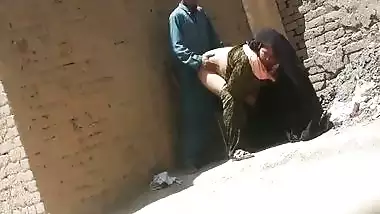 Pakistani dehati outdoor sex