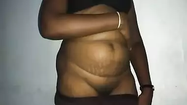 Desi wife show her pussy