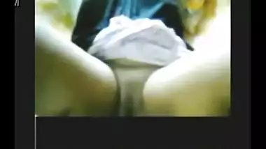 Sexy Muslim slim bhabhi showing her hot cunt