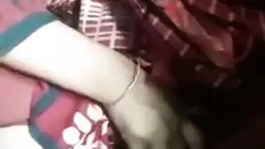 Unsatisfied housewife from Bangladesh dildo masturbation