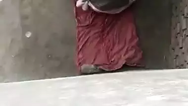 Spying Sasur fucking bahu video going viral online